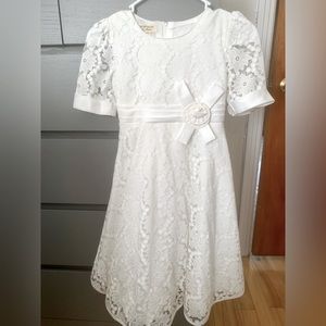 Girls lace dress. Size 7-8.